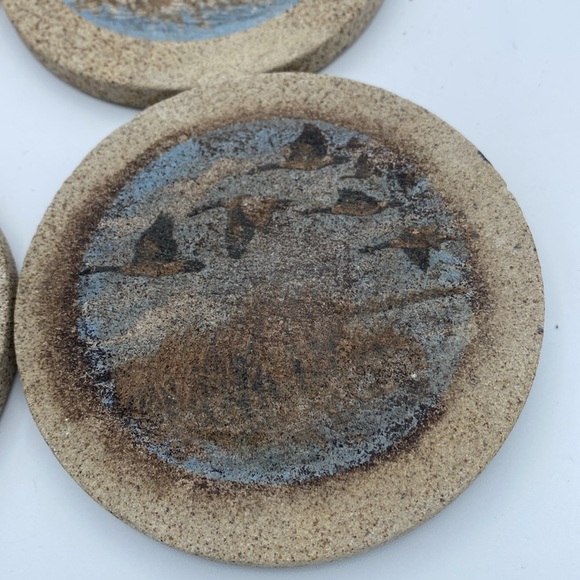 Set of 4 cork back thirstystone 4” coasters flying ducks mallards w/ wood holder - Picture 4 of 12
